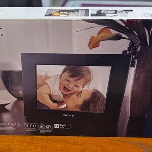 Sony DPF-D810 8" Digital Frame with Black Border - Never Taken Out of Box